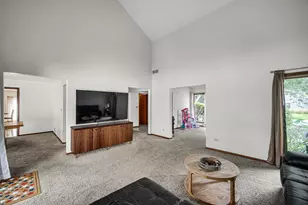 2075 Valley Creek Dr, Elgin, IL 60123 - Photo 3