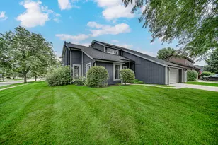 2075 Valley Creek Dr, Elgin, IL 60123 - Photo 29