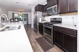 908 Bradford Dr, Naperville, IL 60563 - Photo 3