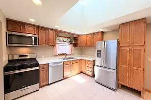 271 N Douglas St, Bradley, IL 60915 - Photo 7