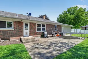 2230 N 1st St, Dekalb, IL 60115 - Photo 29