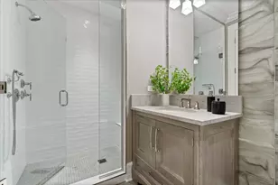 9 W Walton St, Chicago, IL 60610 - Photo 29
