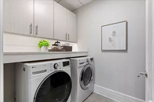 9 W Walton St, Chicago, IL 60610 - Photo 35