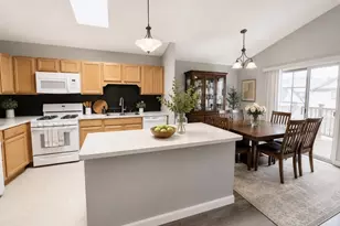 634 Le Parc Cir, Buffalo Grove, IL 60089 - Photo 5