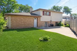 8516 N Ozanam Ave, Niles, IL 60714 - Photo 17