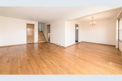8516 N Ozanam Avenue, Niles, IL 60714 - Photo 3