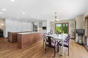 14 Hamilton Ln, Oak Brook, IL 60523 - Photo 9