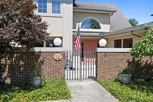 14 Hamilton Ln, Oak Brook, IL 60523 - Photo 5