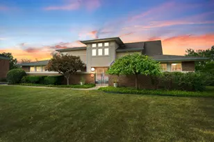 14 Hamilton Ln, Oak Brook, IL 60523 - Photo 3