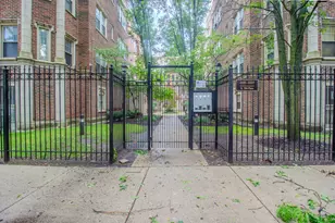 2335 E 70th Pl, Chicago, IL 60649 - Photo 3