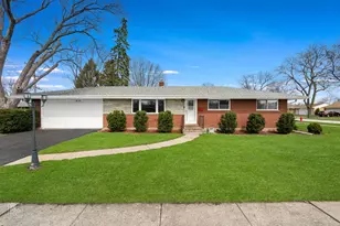 420 Berkshire Ln, Des Plaines, IL 60016 - Photo 1