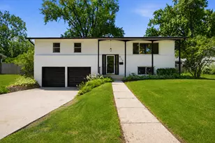 917 E Morris Dr, Palatine, IL 60074 - Photo 1
