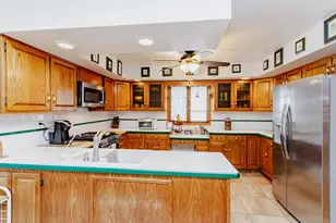 7022 Birchwood Ave, Niles, IL 60714 - Photo 11