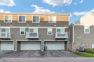 152 Goldenrod Dr, Elgin, IL 60124 - Photo 3