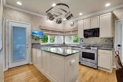 919 Roslyn Road, Glen Ellyn, IL 60137 - Photo 13