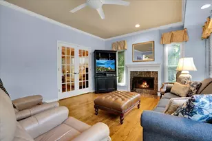919 Roslyn Rd, Glen Ellyn, IL 60137 - Photo 9