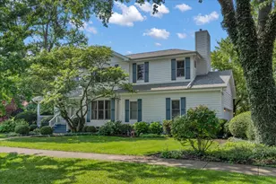 919 Roslyn Rd, Glen Ellyn, IL 60137 - Photo 1