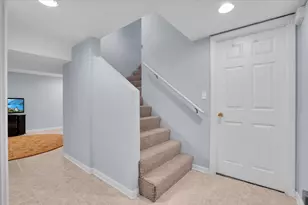 919 Roslyn Rd, Glen Ellyn, IL 60137 - Photo 31