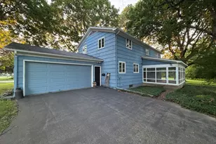 915 Sunset Dr, Princeton, IL 61356 - Photo 1
