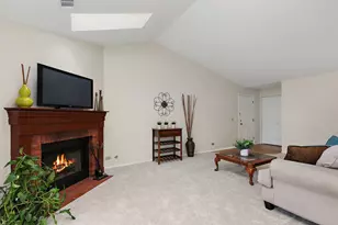 2838 Meadow Ln, Schaumburg, IL 60193 - Photo 3
