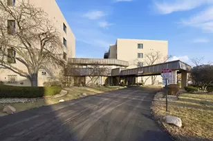 5840 W 104th St, Oak Lawn, IL 60453 - Photo 1