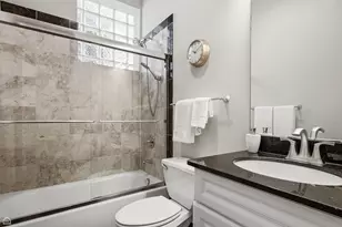 1417 N Bosworth Ave, Chicago, IL 60642 - Photo 27