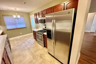 941 N Swift Rd, Addison, IL 60101 - Photo 9
