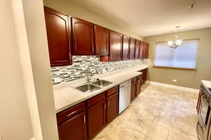 941 N Swift Rd, Addison, IL 60101 - Photo 7