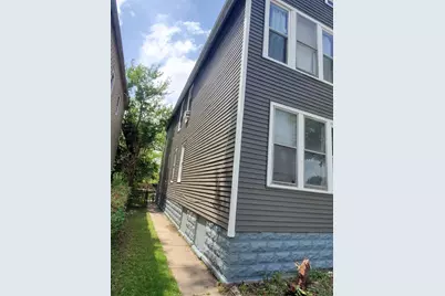 10240 S Indiana Avenue, Chicago, IL 60628 - Photo 9
