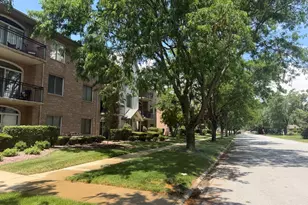 9424 S 77th Ct, Hickory Hills, IL 60457 - Photo 3