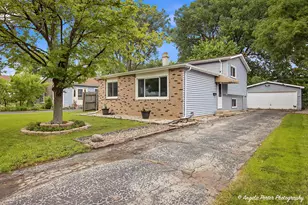 122 Hickory St, Mundelein, IL 60060 - Photo 1