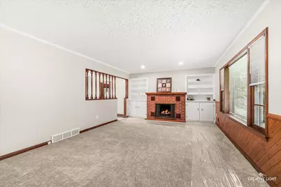203 S Rosedale Avenue, Aurora, IL 60506 - Photo 5