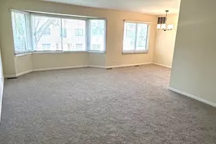 3100 Roberts Dr, Woodridge, IL 60517 - Photo 3