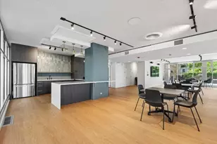 4250 N Marine Dr, Chicago, IL 60613 - Photo 21
