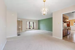 818 Leahy Circle, Des Plaines, IL 60016 - Photo 3