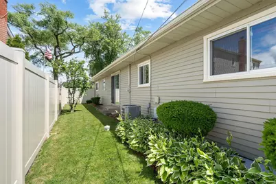 818 Leahy Circle, Des Plaines, IL 60016 - Photo 29