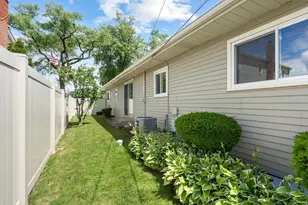 818 Leahy Circle, Des Plaines, IL 60016 - Photo 29