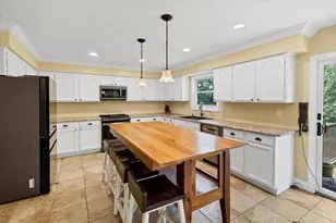 2135 Hamilton Dr, West Dundee, IL 60118 - Photo 5
