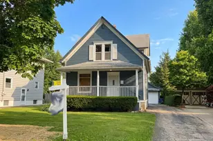 26 Monroe Ave, Elgin, IL 60123 - Photo 1
