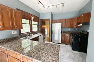 26 Monroe Ave, Elgin, IL 60123 - Photo 9