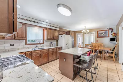 433 E Cherry Hill Drive, Addison, IL 60101 - Photo 7