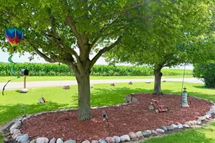 110 N Seigel St, Lostant, IL 61334 - Photo 37