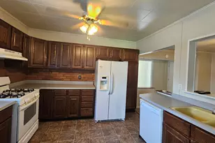 301 N 1st St, Princeton, IL 61356 - Photo 5