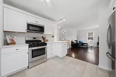 241 N Lord Avenue, Carpentersville, IL 60110 - Photo 11