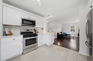 241 N Lord Ave, Carpentersville, IL 60110 - Photo 11