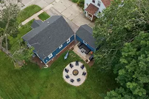241 N Lord Ave, Carpentersville, IL 60110 - Photo 21
