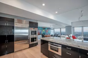 175 E Delaware Pl, Chicago, IL 60611 - Photo 19