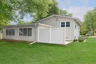 749 Fort St, Ottawa, IL 61350 - Photo 23