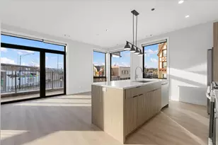 3953 W Dakin St, Chicago, IL 60618 - Photo 3