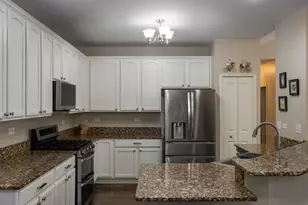 442 Plaza Pl, Aurora, IL 60504 - Photo 9